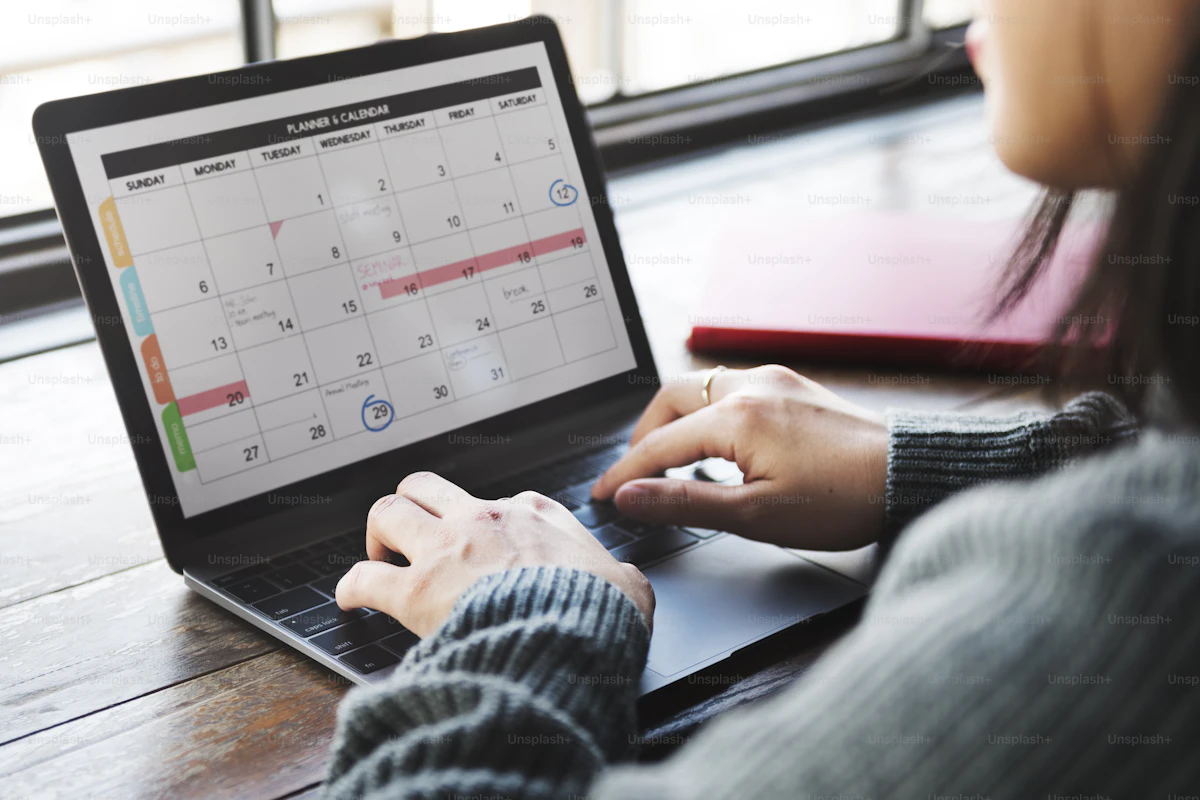 Planner and organiser with dated event blocks, representing online booking and scheduling for personal training